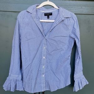 Cute blouse with detail